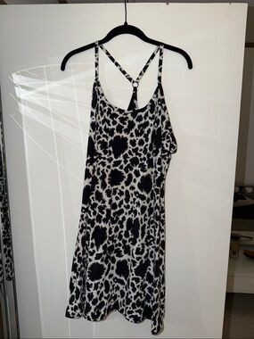 Outdoor voices black-and-white exercise dress